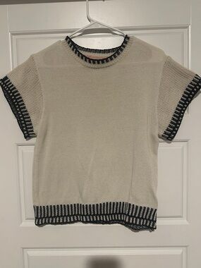 Cream Knit Short Sleeve Sweater with Black Trim